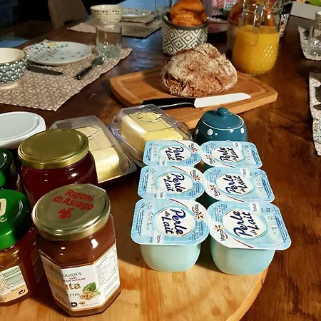 Panzió Peyo Et Foodie Escou